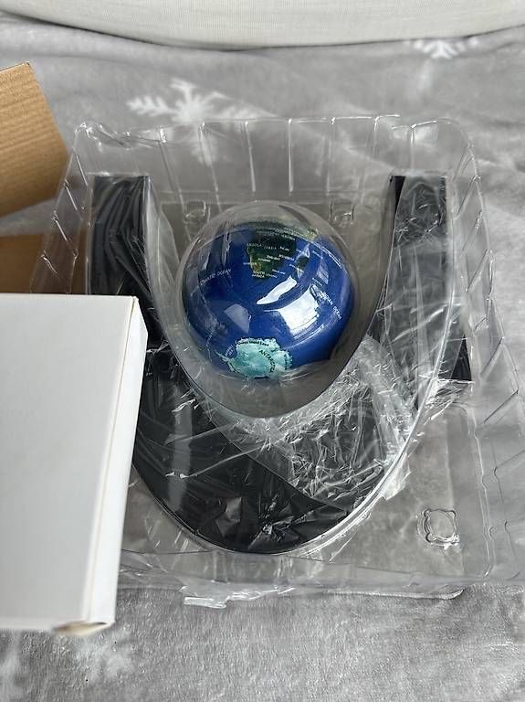 Altro in Decorazioni & Accessori: Magnetische Schwebender Globus 7 Farblichter Globus – Usato da Abtwil SG venduto da leon-77 1