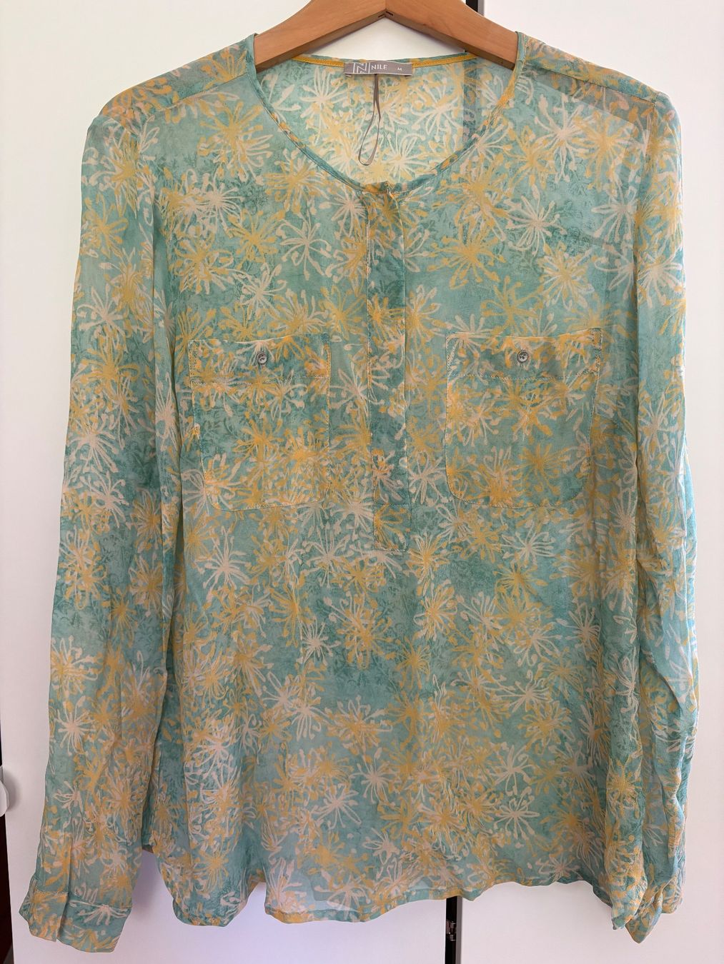 Nile Blusen: NEUE Nile Bluse M – Gebraucht aus Hombrechtikon von star8888