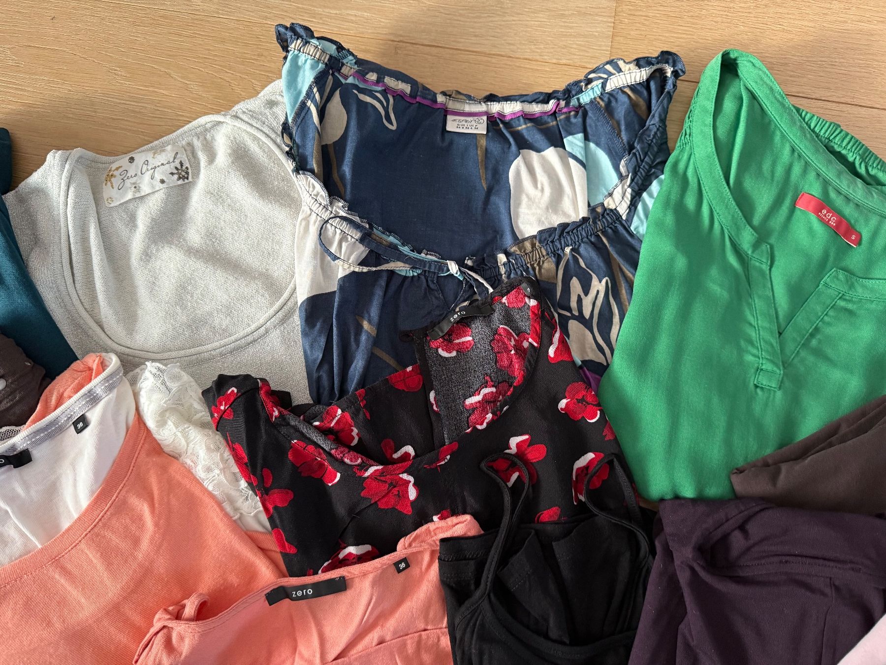 Esprit Lotti di vestiti: Kleiderpacket Damen Gr. S – Usato da Buhwil venduto da Lin66 1