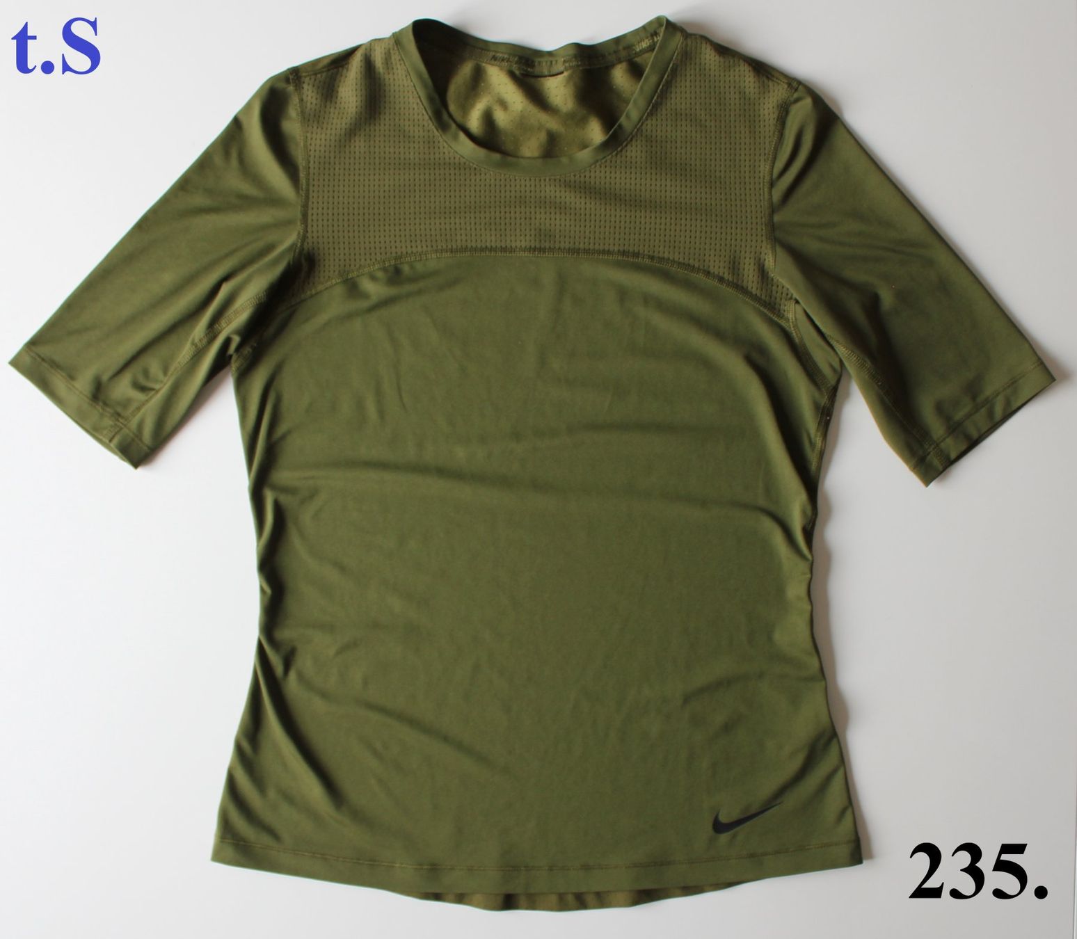 Nike T-shirt: T-shirt Nike Pro vert t. env. S – Usato da Peseux venduto da Gilloss