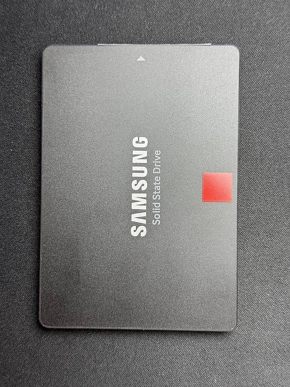 Dischi rigidi: SAMSUNG SSD 850 PRO 256GB – Usato da Niederbipp venduto da Bazhkim