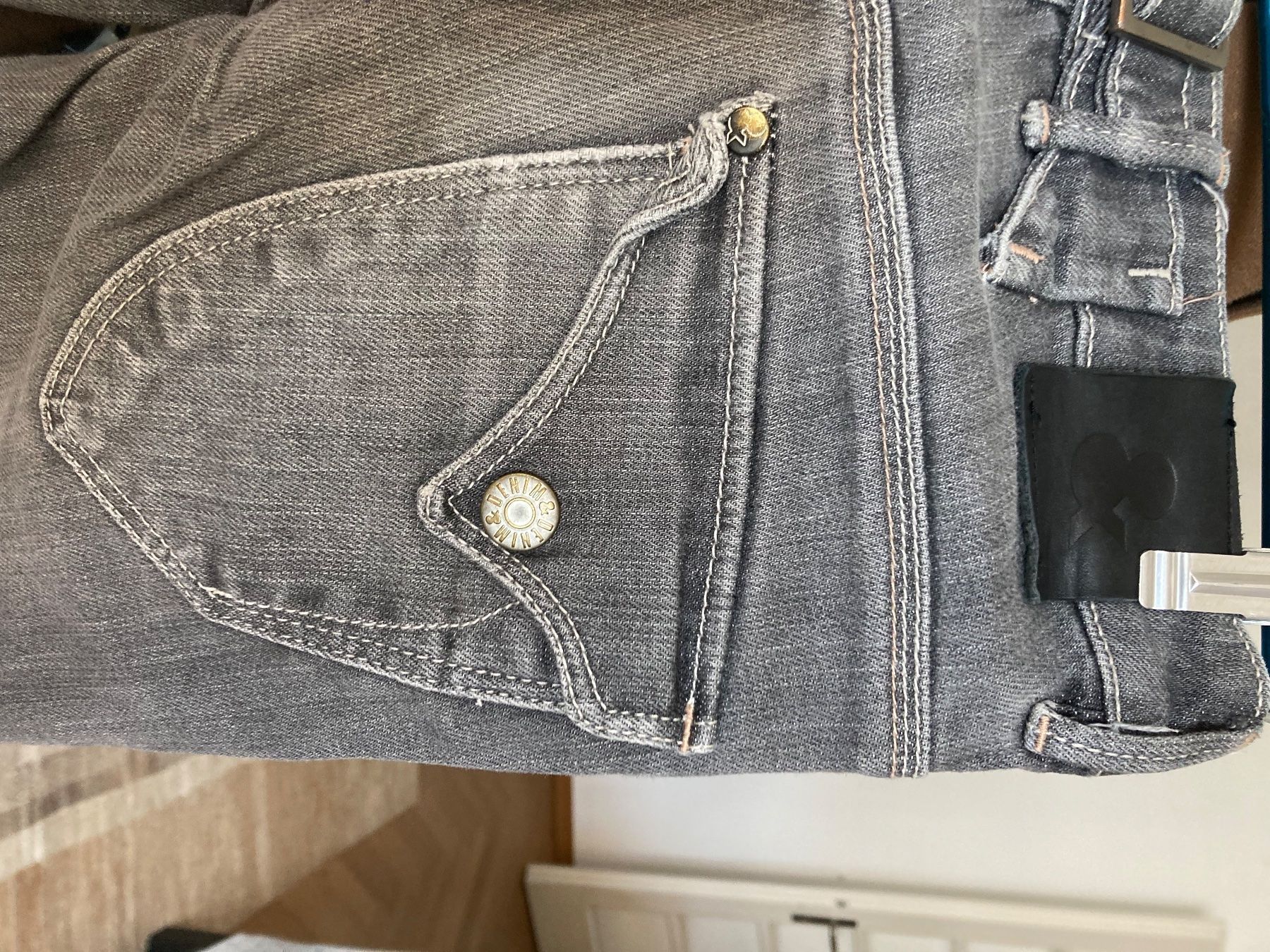 H&M Pantaloni: H&M Bermudas Mädchen Gr. 140, grau – Usato da Meggen venduto da tulipe21 4