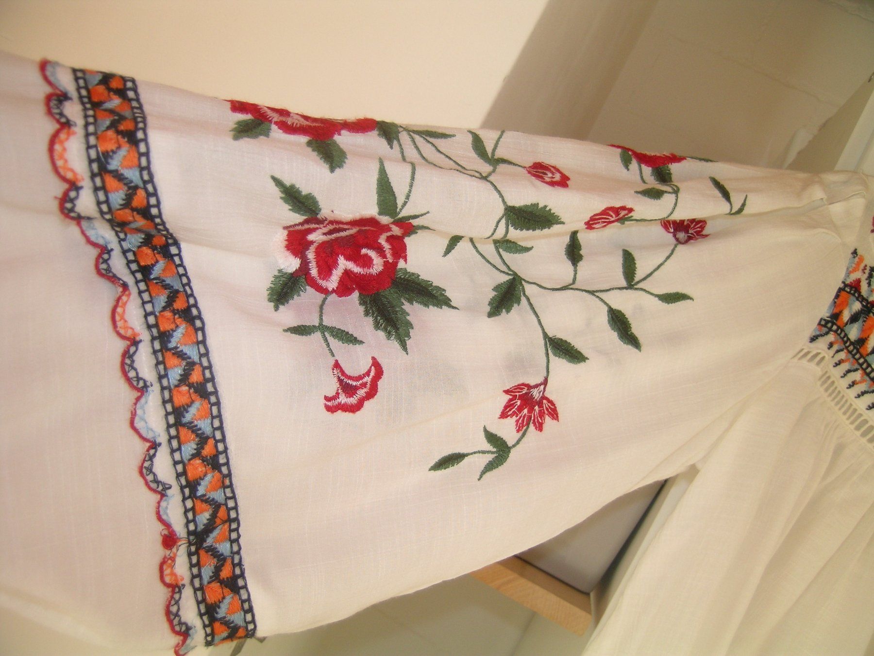 Zara Camicette: Ethno-Bluse mit Stickerei – Usato da Gockhausen venduto da Wonzka 2