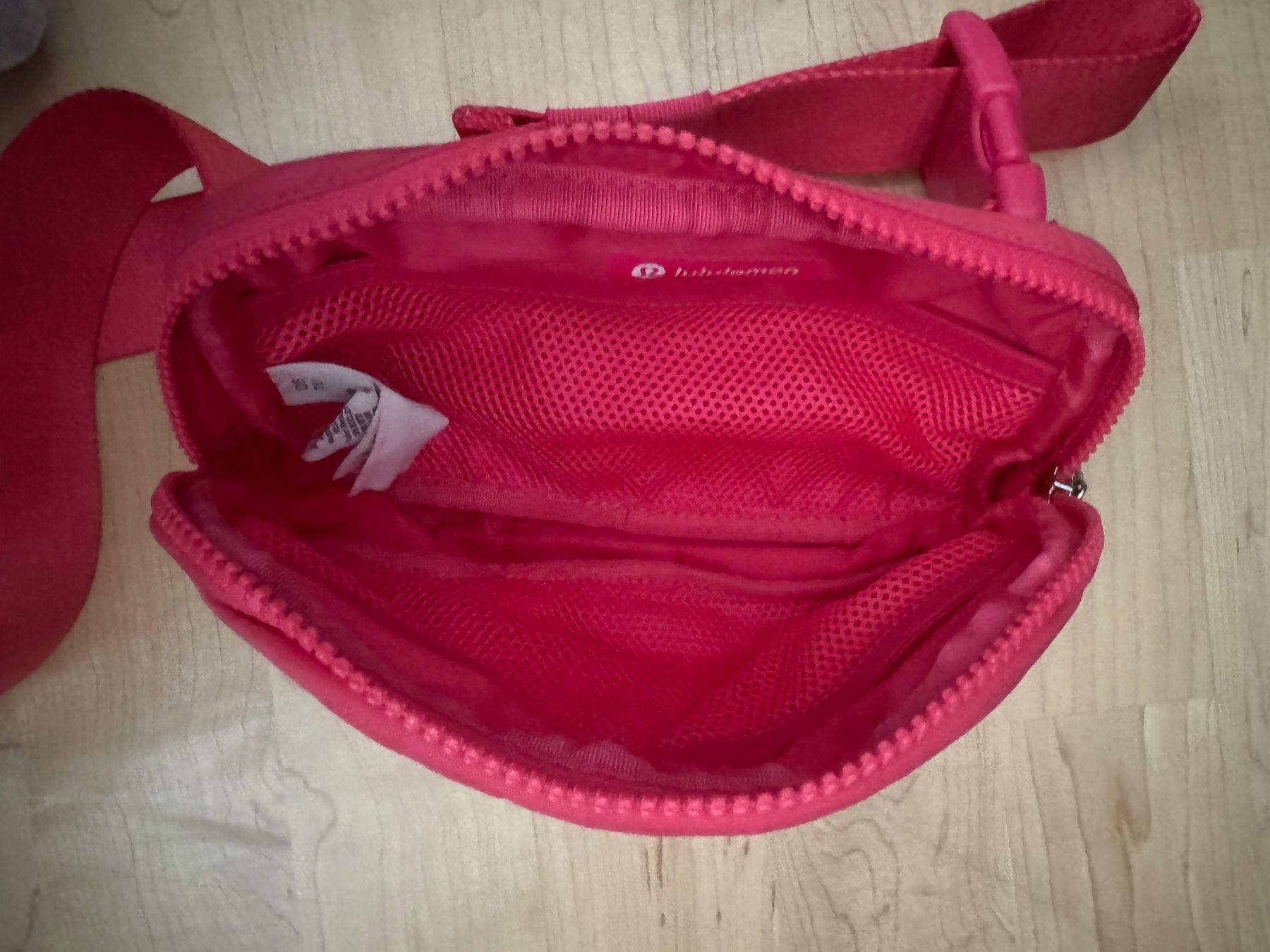 Lululemon Taschen: Lululemon Everywhere Belt Bag Fuchsia – Gebraucht aus Luzern von wet_7bm6 1