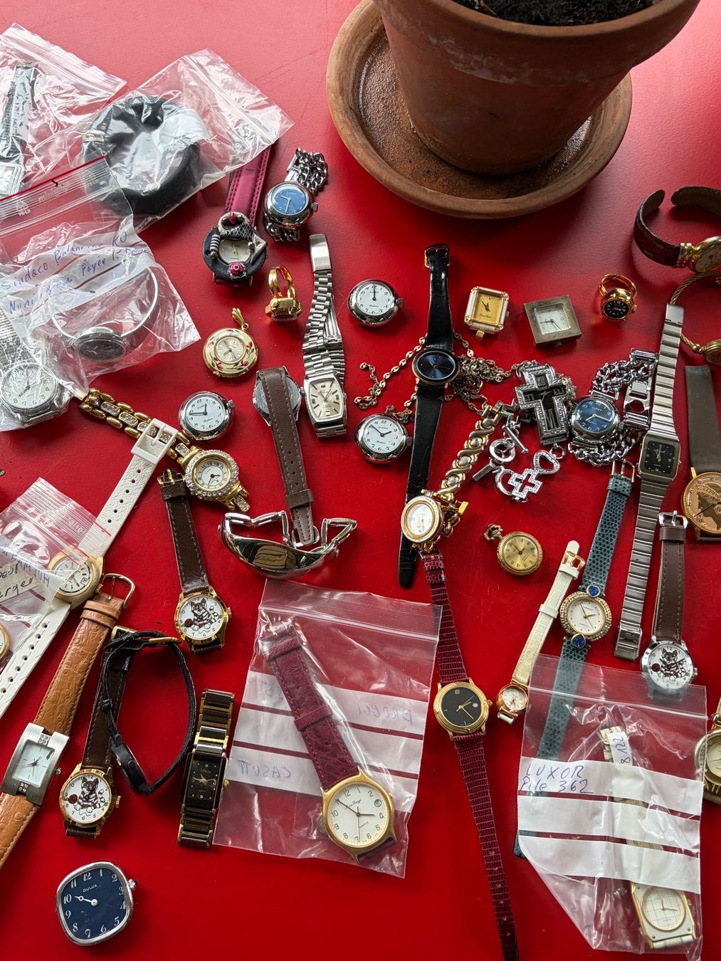 Orologi: Lot von über 40 Damenuhren – Difettoso da Zürich venduto da Airflow22 1