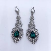 Elegante Ohrringe mit grünem Stein, ideal für den sommer!