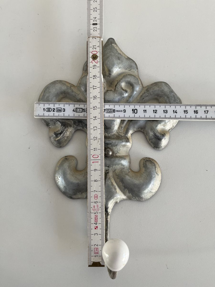 Ferramenta: Wandhaken / Fleur de Lis – Usato da Wetzikon ZH venduto da seli03 3