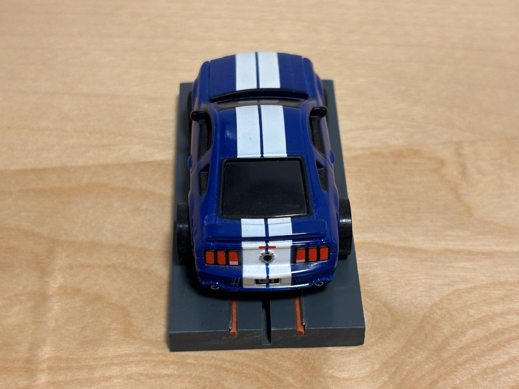 Piste: Auto World Super III Mustang blau/weiss – Usato da Bülach venduto da h0slotch 3