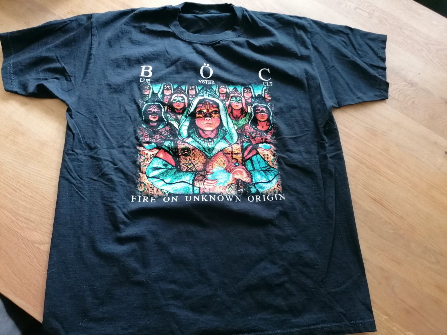 T-shirt: Blue Öyster Cult T-Shirt "Fire on unknown Origin" – Usato da Basel venduto da vintagecollector