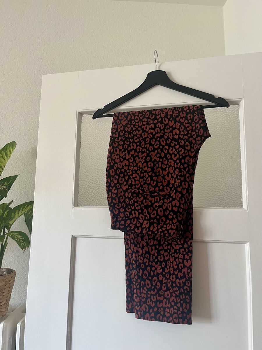 Hosen: Damen Businesshose Leo-Muster 38/M – Gebraucht aus Olten von lcs_2sdk