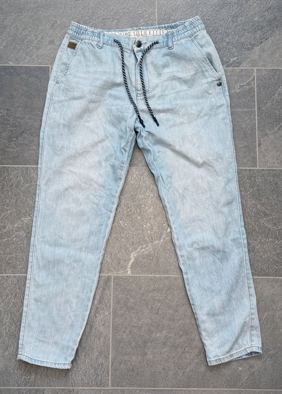 Jeans: Schweizer Jeans: Driver boyfriend, W31, Knöchellänge – Usato da Engelberg venduto da good.dog 1