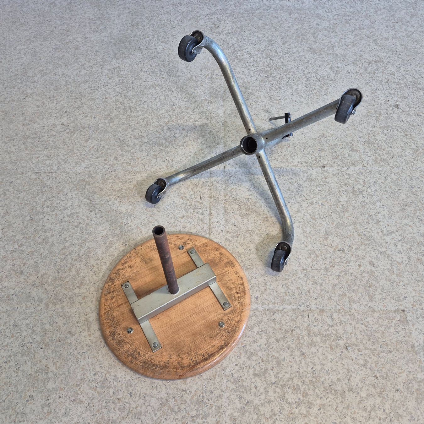 Sgabelli: Vintage Rollhocker Werkstatthocker Hocker Stool – Usato da Nottwil venduto da Wondewa-Shop 4