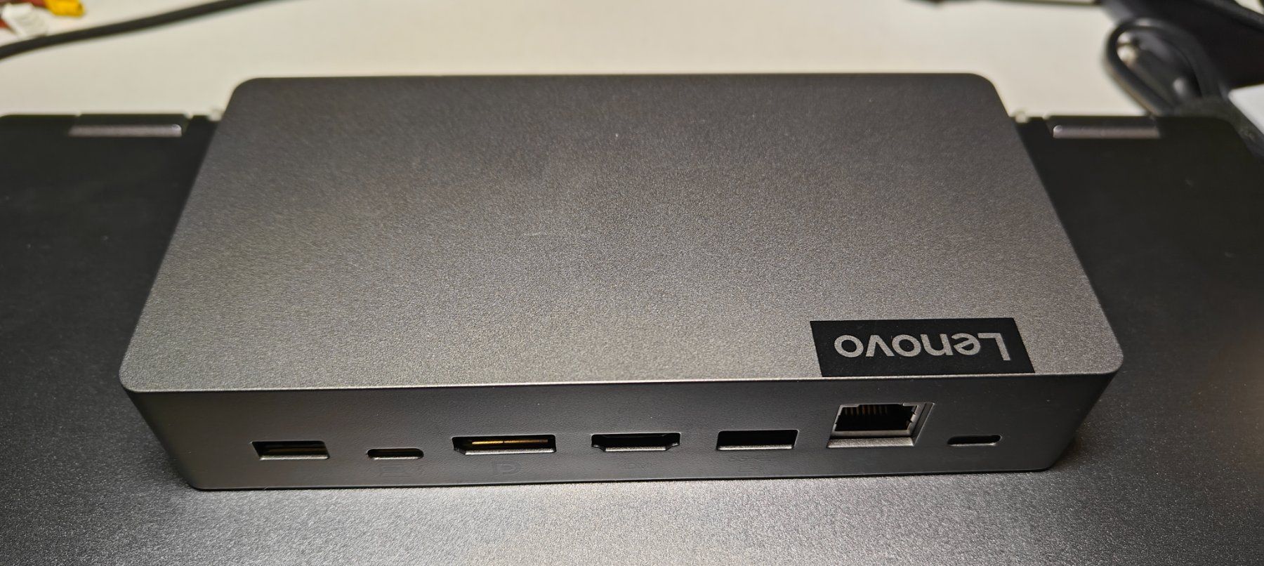 Lenovo Docking station: Lenovo Thunderbolt 3 Essential Dock Grau – Usato da Safenwil venduto da Tamaria 1