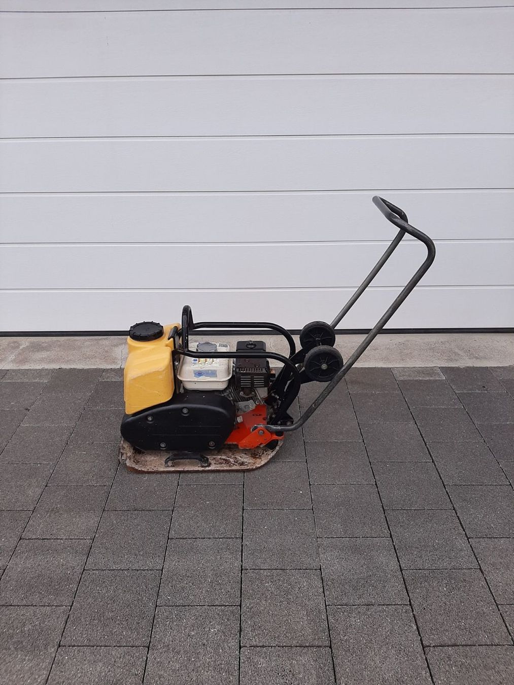 Toutes les machines: Vibroplatte Rüttelplatte Dynapac – D'occasion à Rain par Kleinmoto