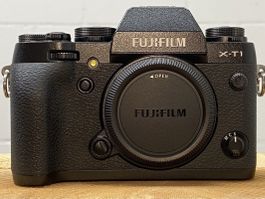 FUJIFILM XT1 incl. 2 handles and batteries