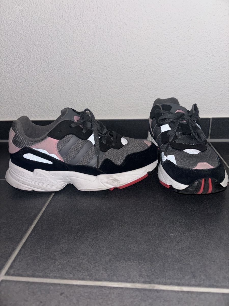 Scarpe da donna: Adidas Schuhe 36 2/6 – Usato da Zofingen venduto da dar_ff5f