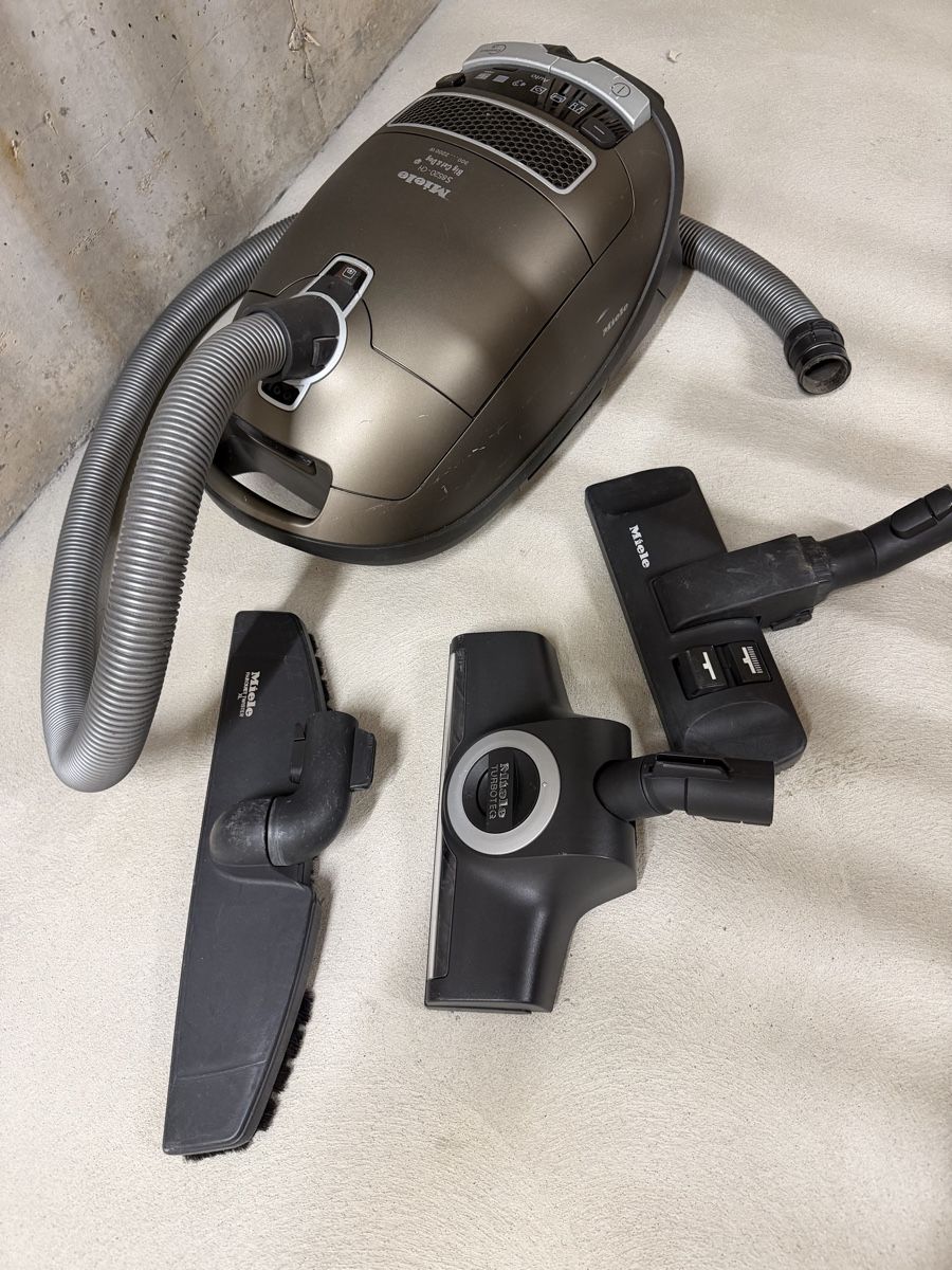 Miele Staubsauger & Zubehör: Miele Staubsauger c3 – Gebraucht aus Zürich von sne.swiss 1