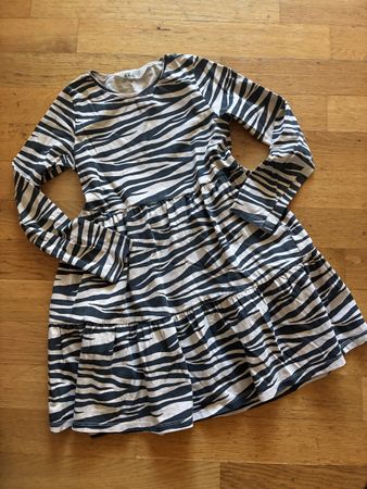 Schönes Kleid Gr. 122/128