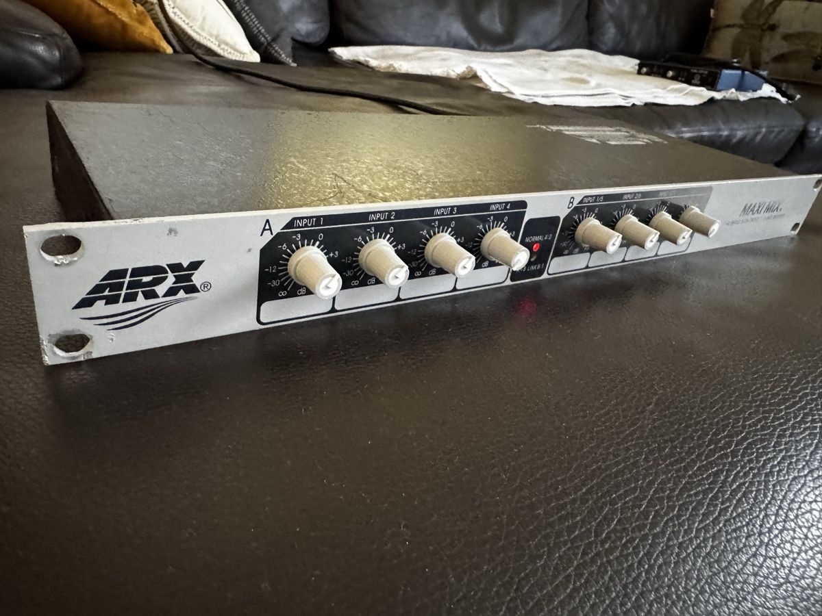 Console di mixaggio: ARX Maxi Mix 4 into 2, 8 into 1 Line Mixer – Usato da Zürich venduto da 1cut2 1