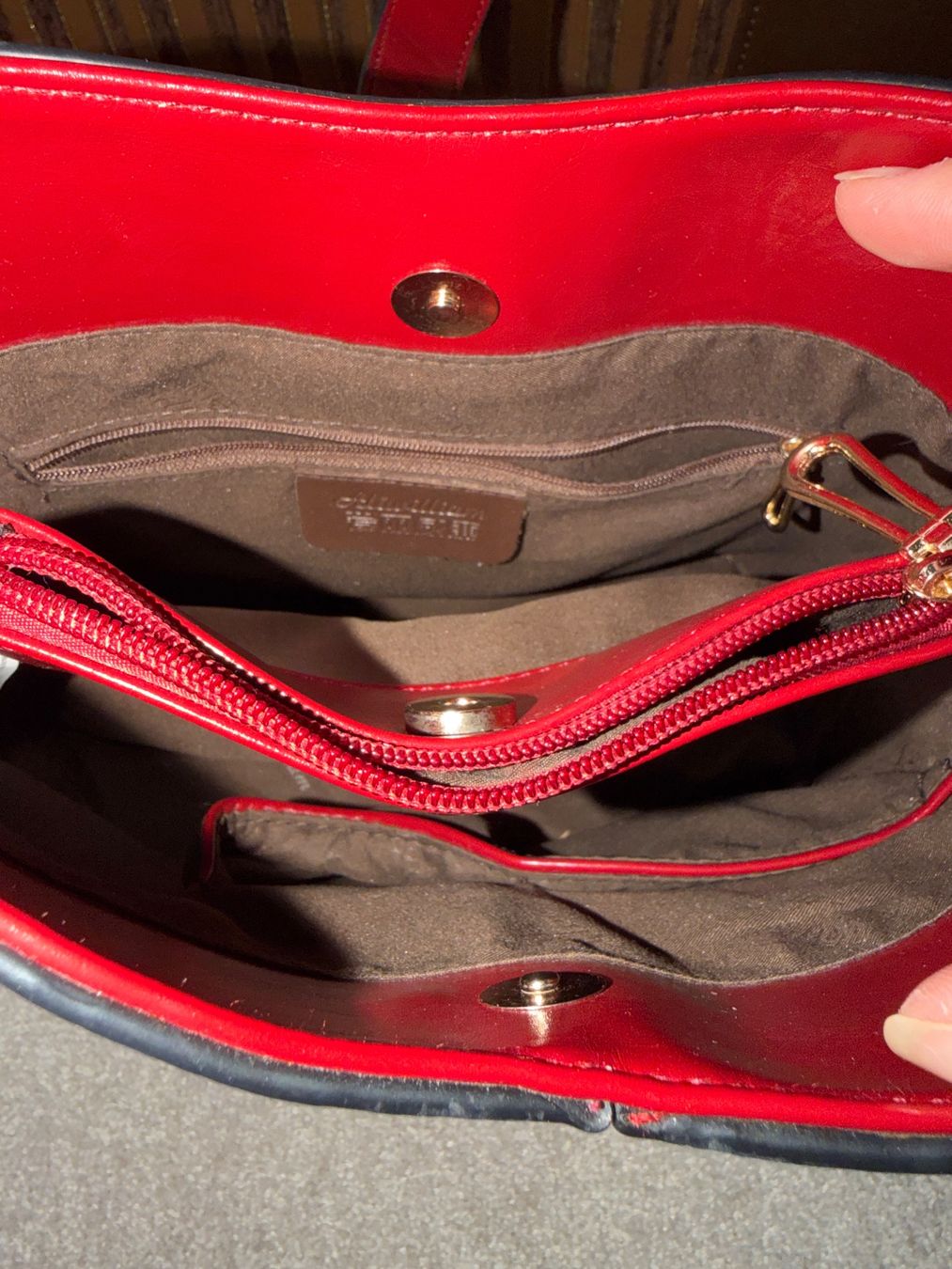 Borse da donna: Schultertasche, bordeaux, mit gold, neu – Nuovo (secondo la descrizione) da Zollikon venduto da into-the-west 5