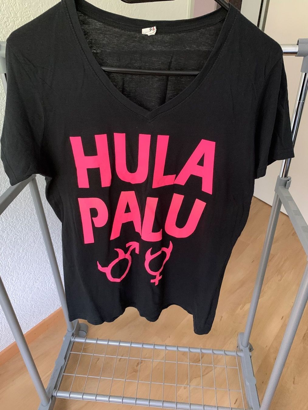 T-shirt: Tshirt mit Hula Palu Aufschrift – Nuovo (secondo la descrizione) da Eichberg venduto da Jaasaa96