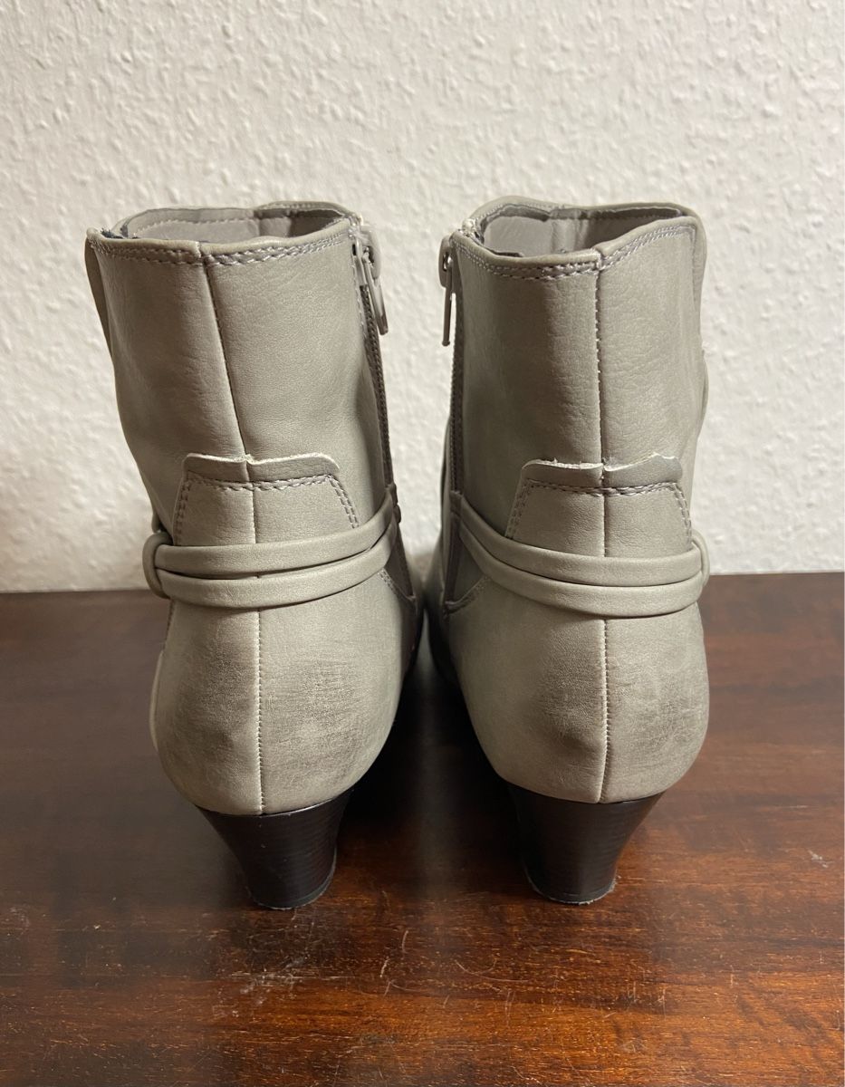 Scarpe da donna: Stiefeletten Vintage Look Gr. 38 hellgrau Cityline – Usato da Fislisbach venduto da KolibriSecondhand 5