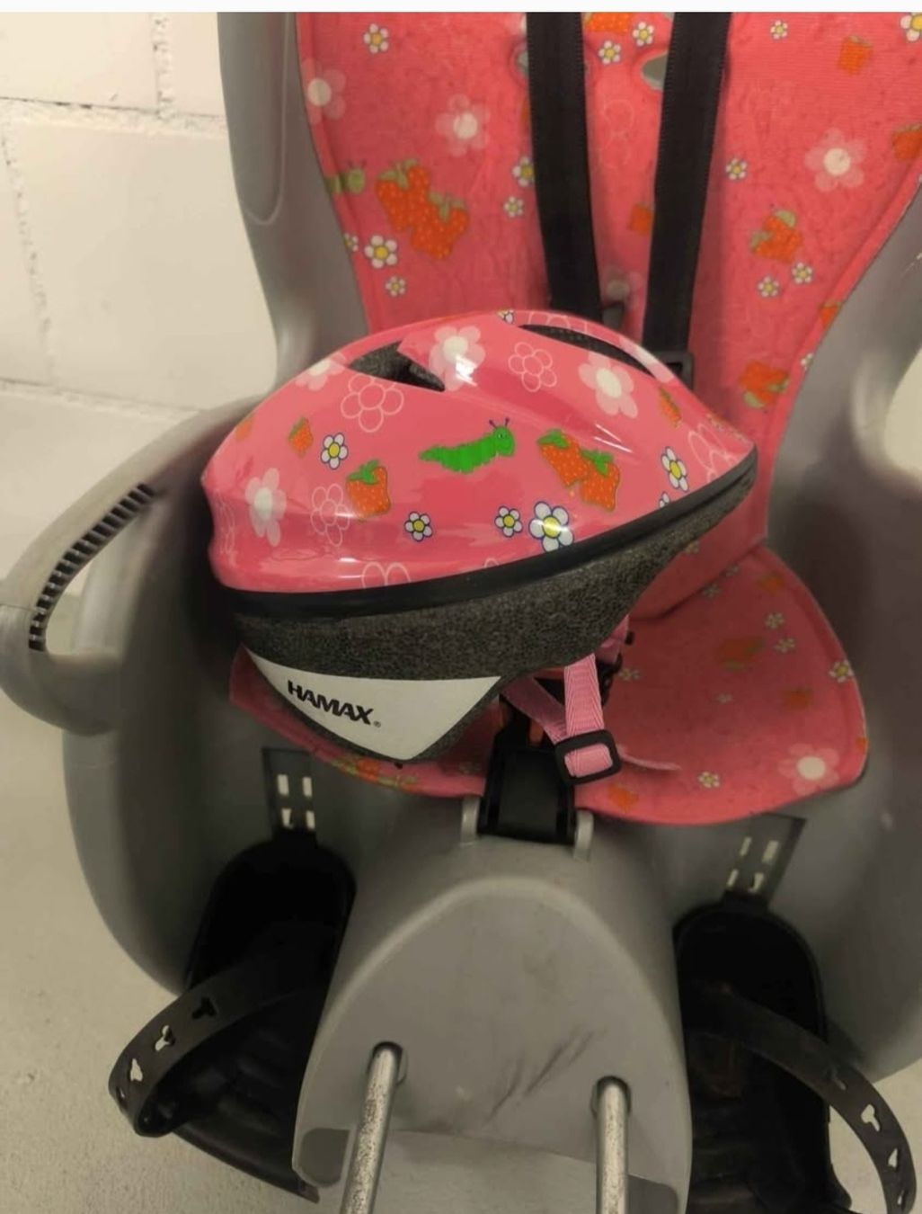 Velos: Hamax Fahrrad-Sitz mit Helm – Gebraucht aus Oensingen von mamma86 2