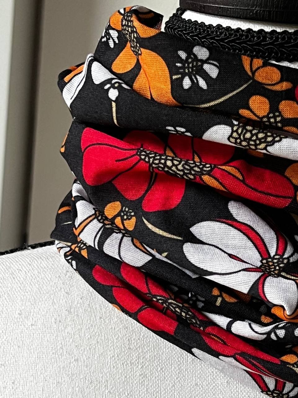 Foulard & Sciarpe: Neuer Schal – Nuovo e nell'imballaggio originale da Riehen venduto da ann_76jw 3