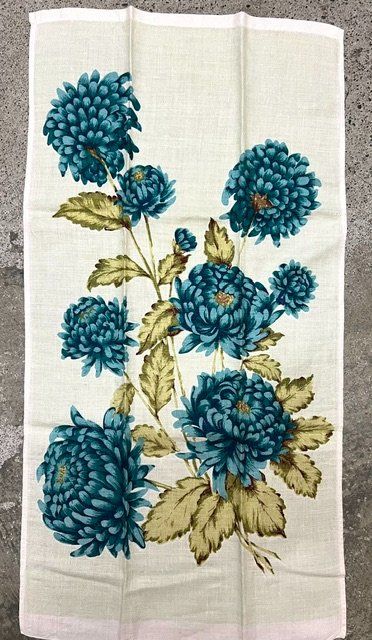 Küchentücher: Küchentuch mit blauen Dalien Blumen – Gebraucht aus Zürich von gigimai67
