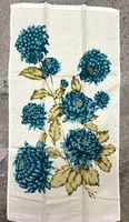 Küchentuch mit blauen Dalien Blumen