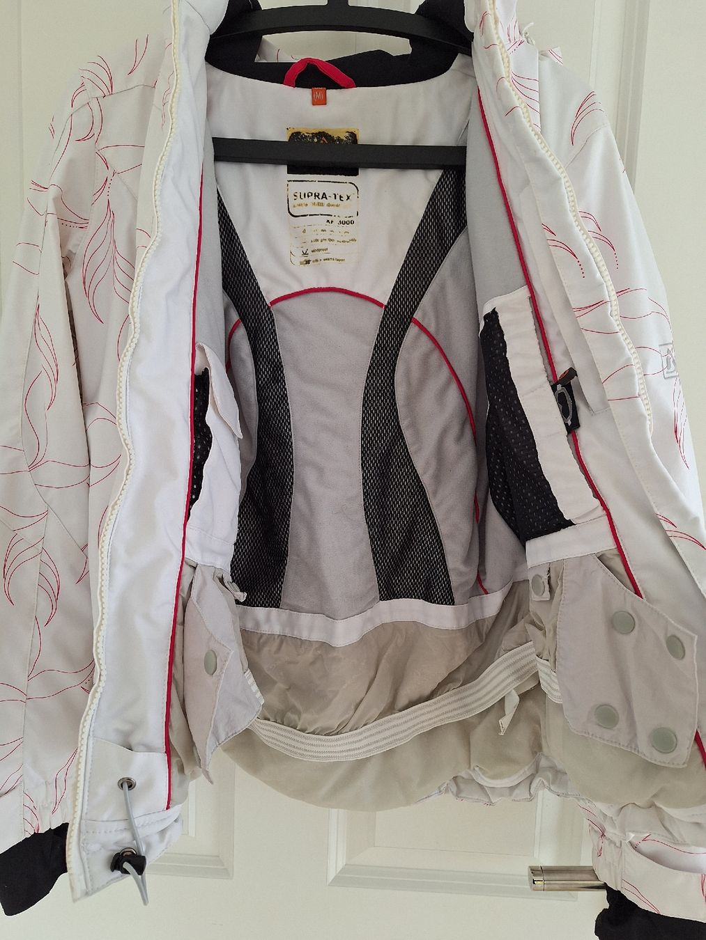 Giacche: Snowboardjacke Damen Grösse M – Usato da Aesch BL venduto da ChezToKa 2