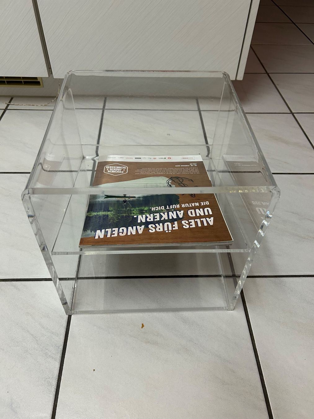 Sonstiges für Haushalt & Wohnen: Zeitungs-/Zeitschriftenständer Plexiglas – Gebraucht aus Staufen von ret_b6hc
