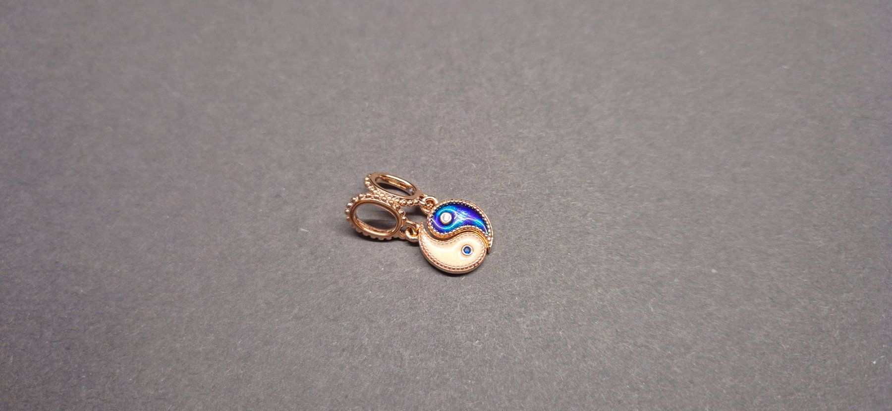 Ciondoli: Silber Charm Ying&Yang +Garantie – Nuovo (secondo la descrizione) da Rotkreuz venduto da Carbone_Bijou-Shop