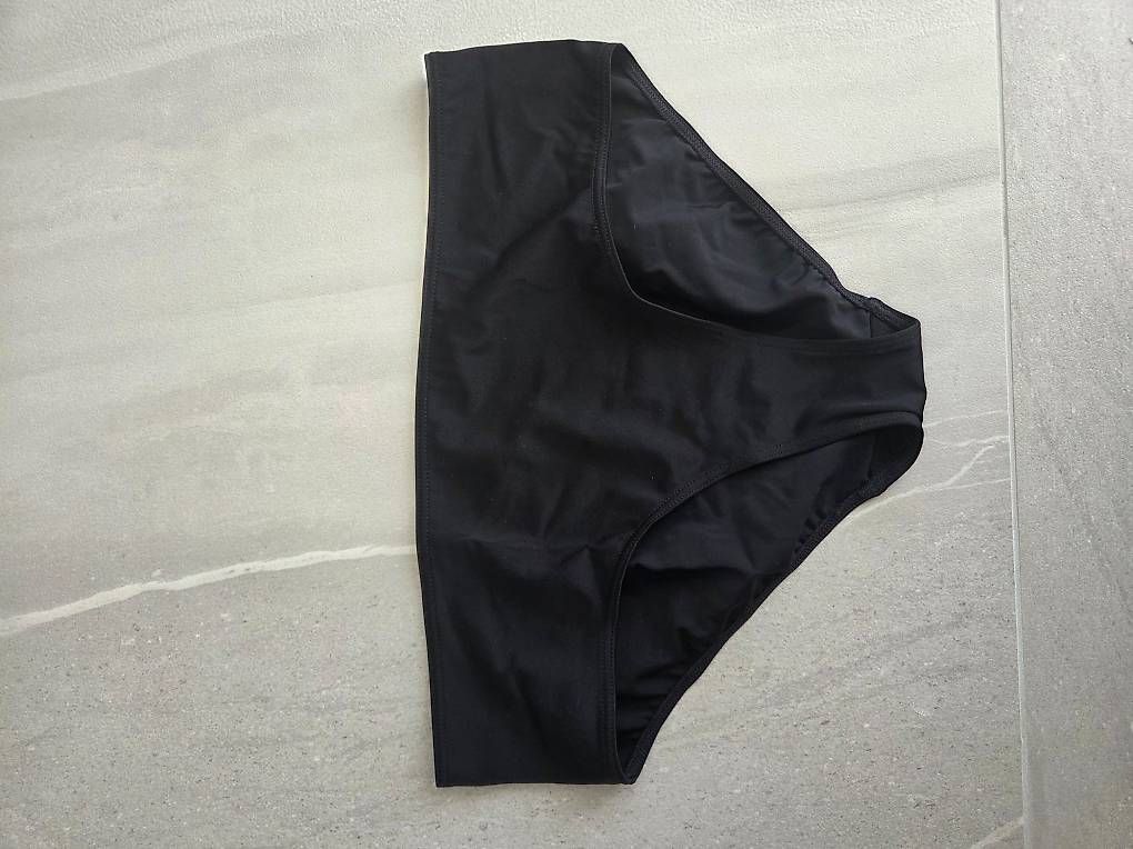 Costumi da bagno & Bikini: Bikini Unterteil schwarz Gr. 42 – Nuovo (secondo la descrizione) da Wängi venduto da Bibo4. 2