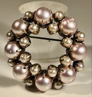 Broche vintage avec perles rose et crème