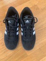 Neuwertige Adidas Sneakers