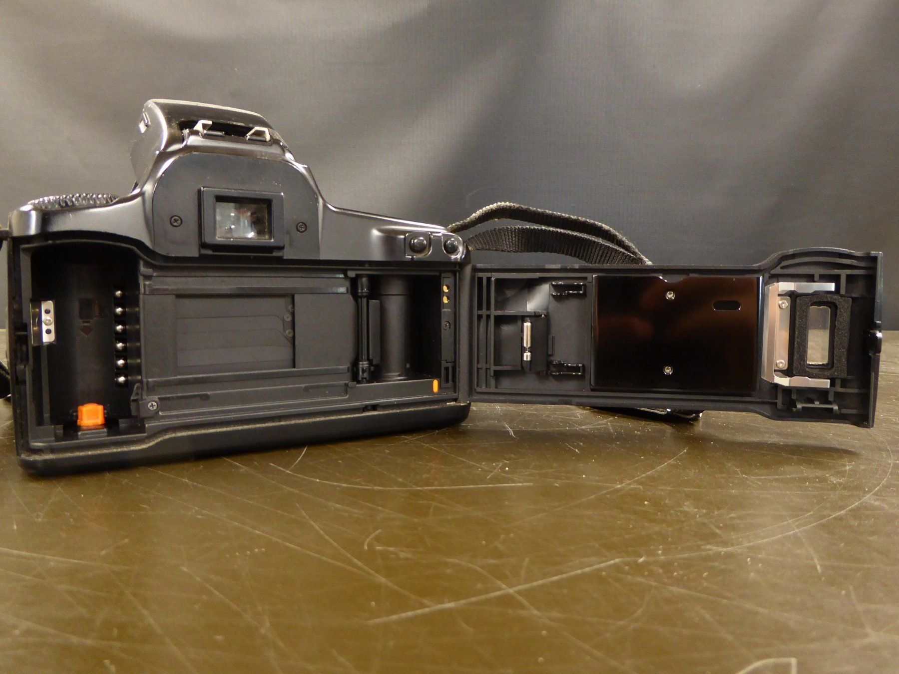 Canon Fotocamera: Canon EOS 1000F analog Spiegelreflexkamera mit Zoomobjektiv – Usato da Basel venduto da ili_j29z 4
