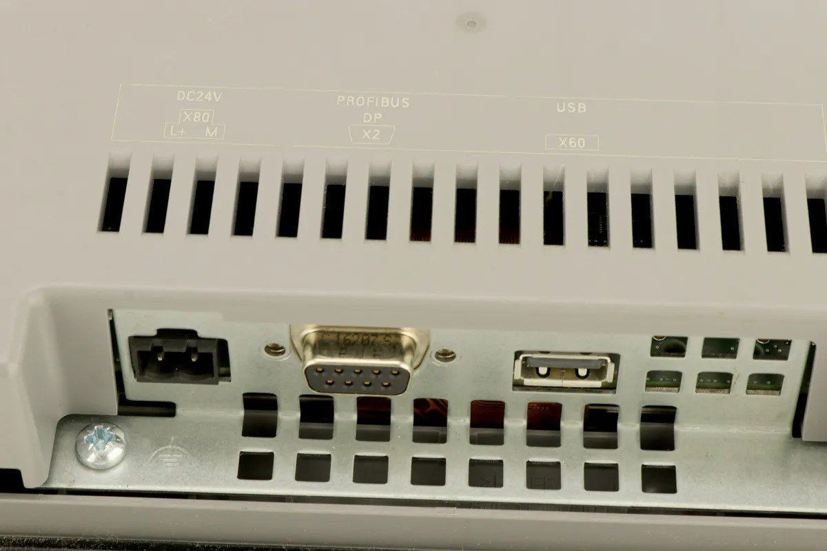 Componenti elettronici: Siemens KTP700 Basic Profibus, 6AV2123-2GA03-0AX0 – Nuovo e nell'imballaggio originale da Hildisrieden venduto da eLuterbachAG 6