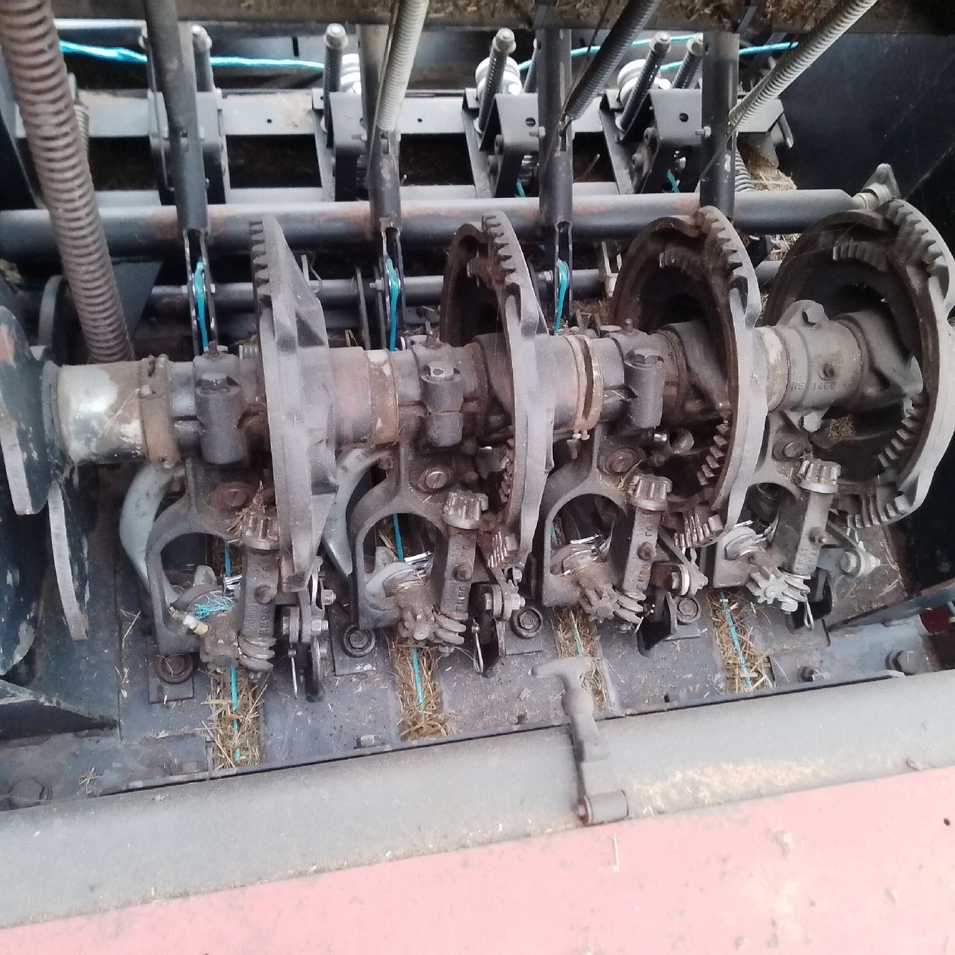 New Holland Tutte le macchine: Quaderballenpresse – Usato da Ueberstorf venduto da rabbit16 1