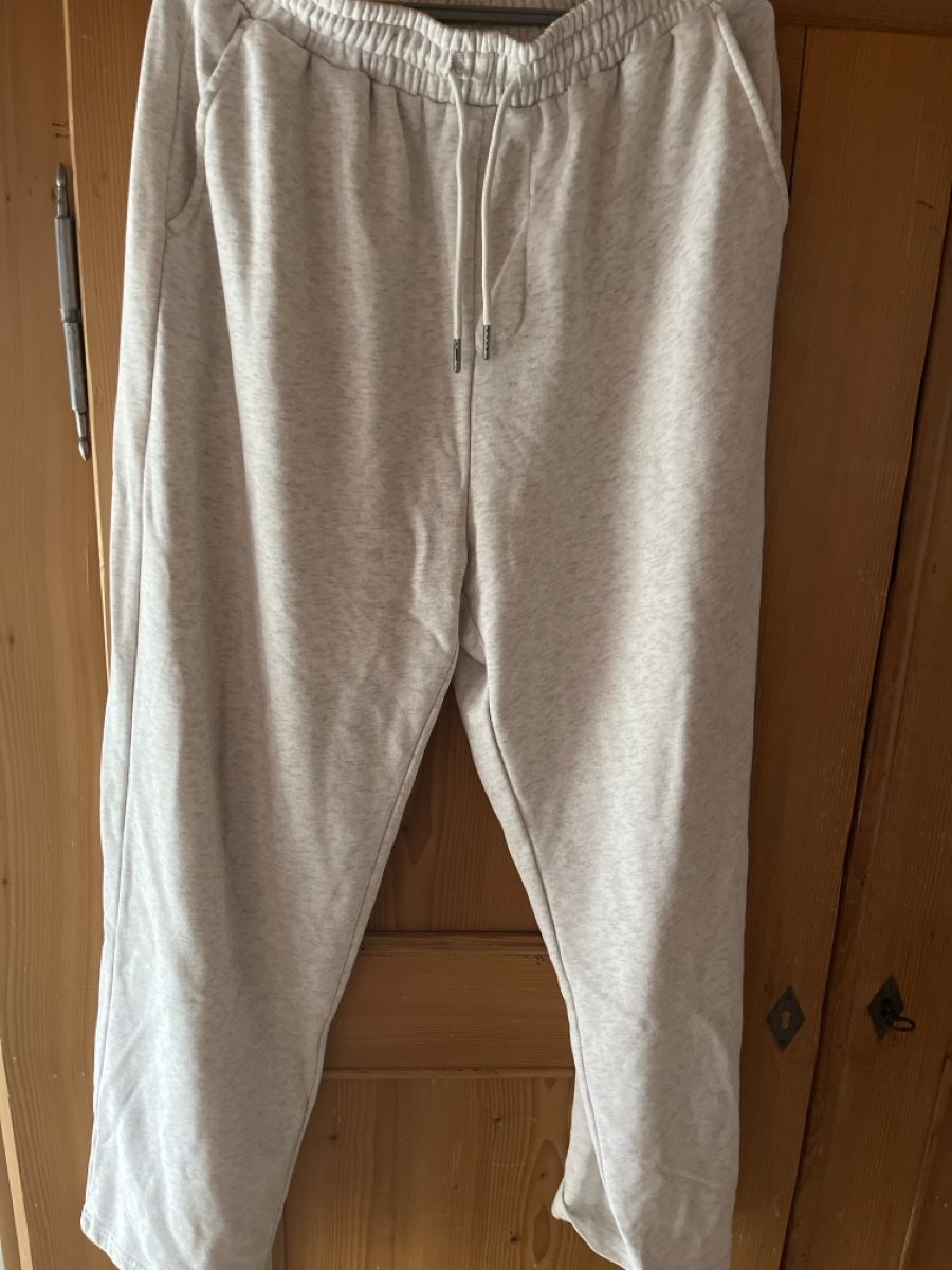 Pantalons: Urban Classics Trainerhosen – D'occasion à Arlesheim par lib_9plq