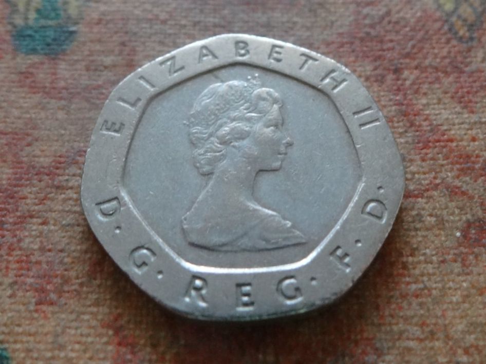 Alle Münzen: ROYAUME-UNI  20 Pence  1982 – Gebraucht aus Romanel-sur-Lausanne von Swift13 1
