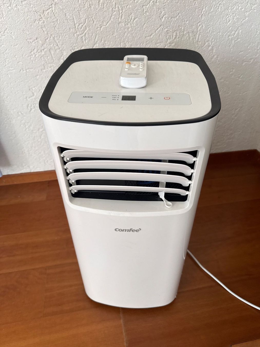 Condizionatori: Mobile Klimaanlage Comfee mit gratis Fensterkit! – Usato da Thalwil venduto da vernasm