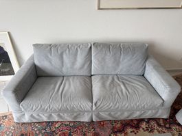 Gemütliches hellgraues Sofa Alcantara.
