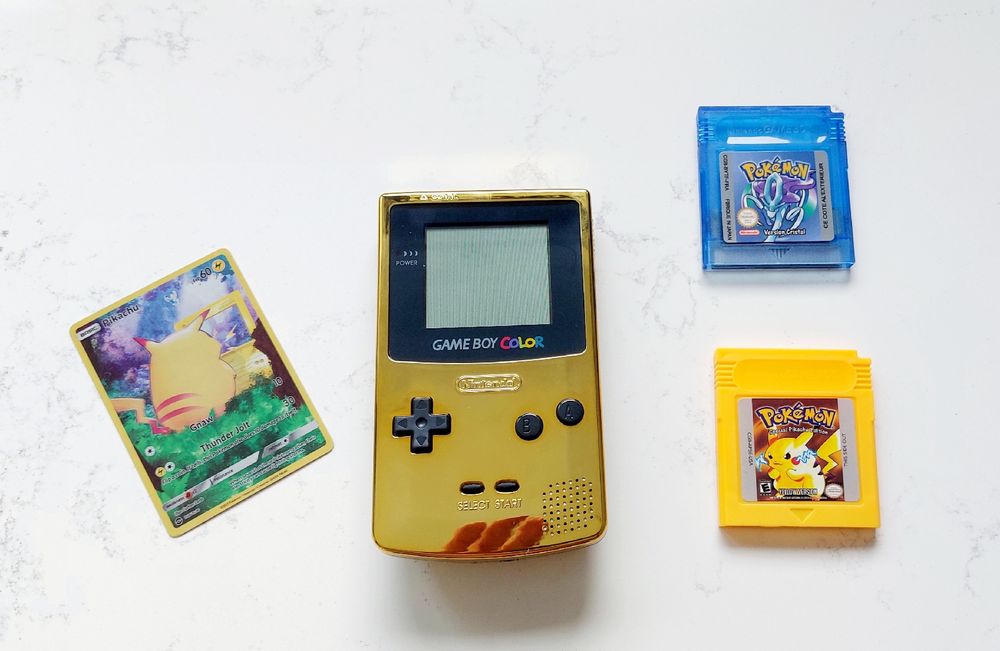 Game boy color gold + 2 jeux pokemon + 1 carte pikachu | Kaufen auf Ricardo