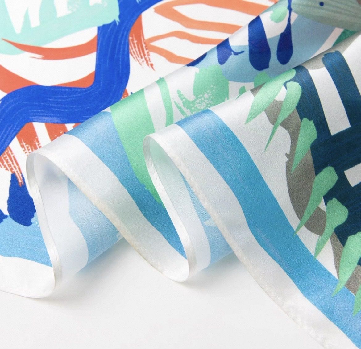 Foulards, Tücher & Schals: New with gift bag Silk Scarf, Abstract Pattern – Neu und originalverpackt aus Basel von 550_ckp6 2