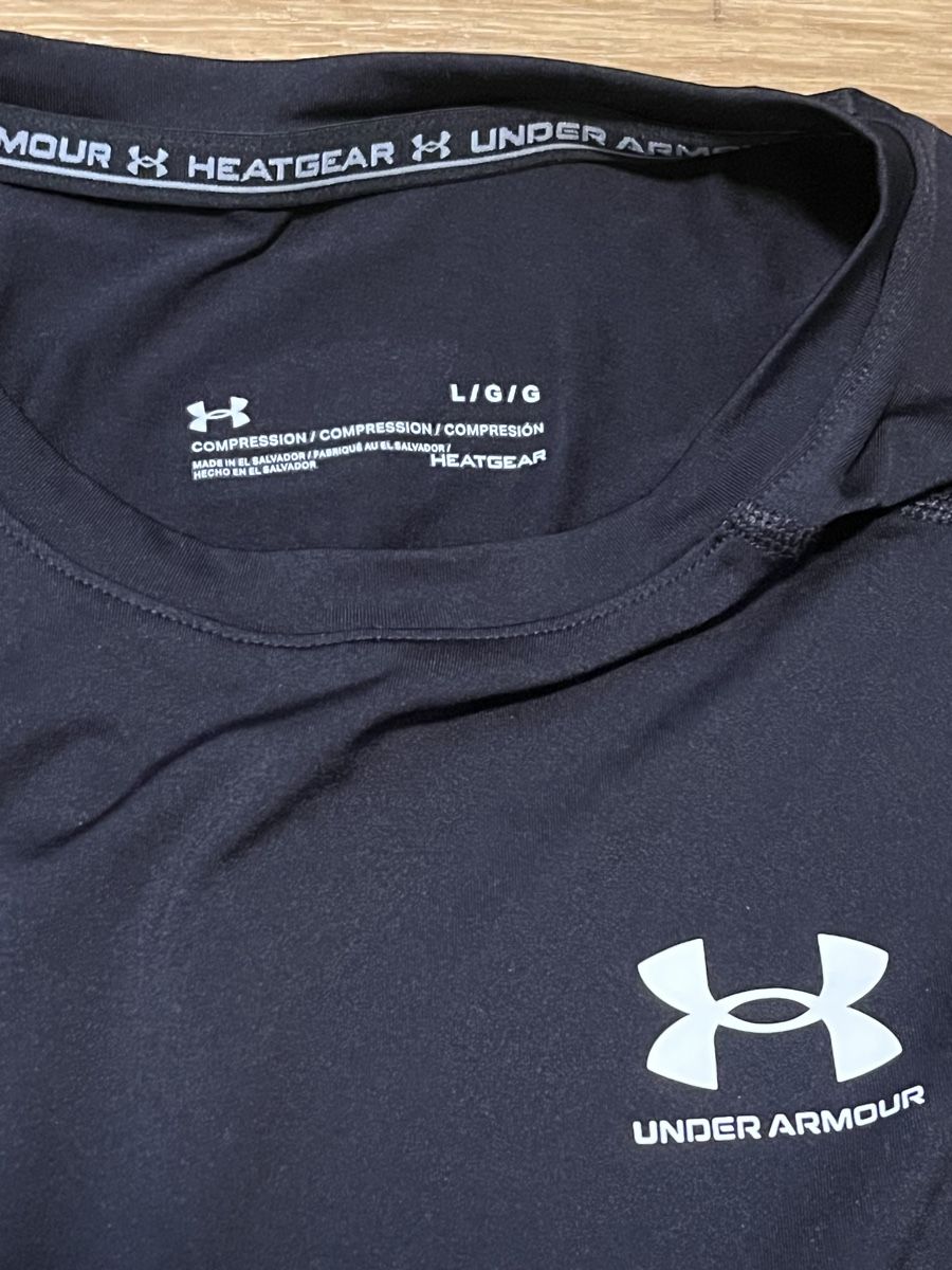 Under Armour T-shirt: Neues Under Compression T-Shirt und Compression Tank-Top – Nuovo (secondo la descrizione) da Oberengstringen venduto da moritzElectro 2