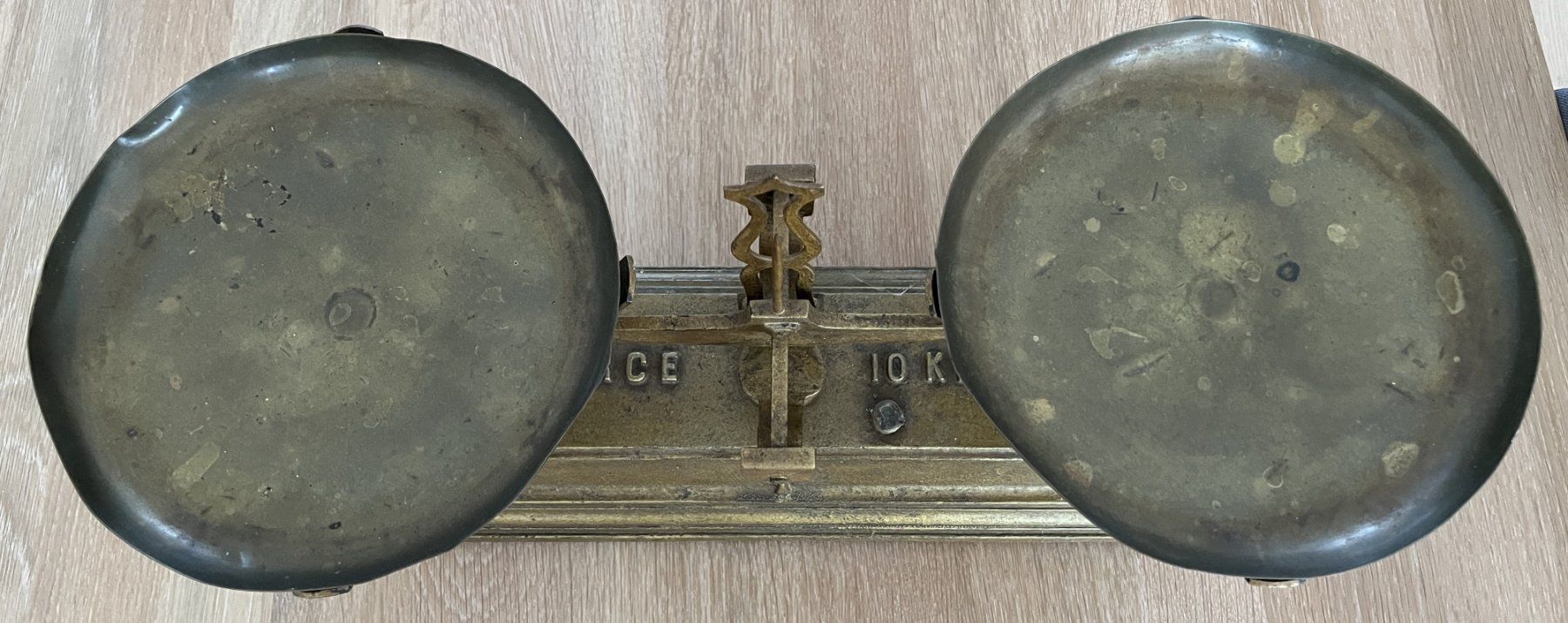 Waagen und Gewichte: Antike Balkenwaage Force 10 Kilogramm – Gebraucht aus Dornach von Deco89 2