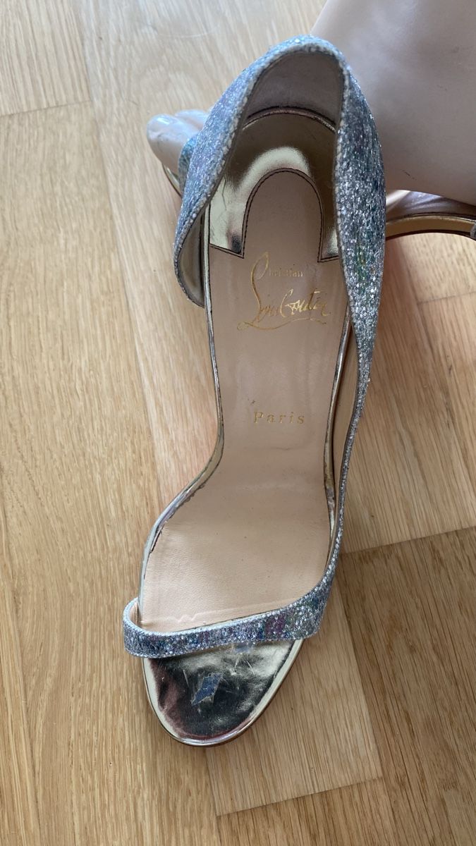 Christian Louboutin Scarpe da donna: CHRISTIAN LOUBOUTIN GLITTER SILVER PUMPS – Nuovo (secondo la descrizione) da Walchwil venduto da Finibaci 5