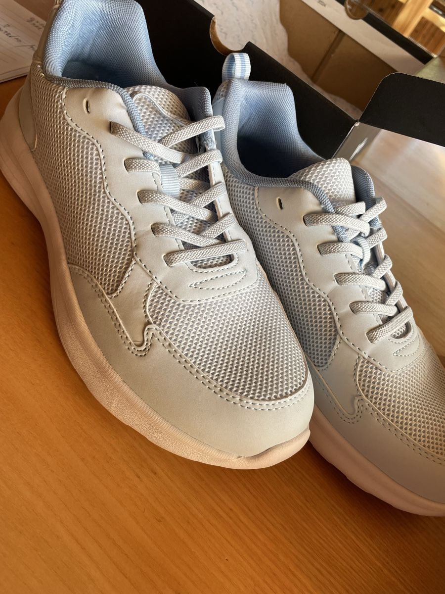 Scarpe da donna: Neue Sneakers 40 hellblau – Nuovo e nell'imballaggio originale da Wattwil venduto da Weinachtsmann