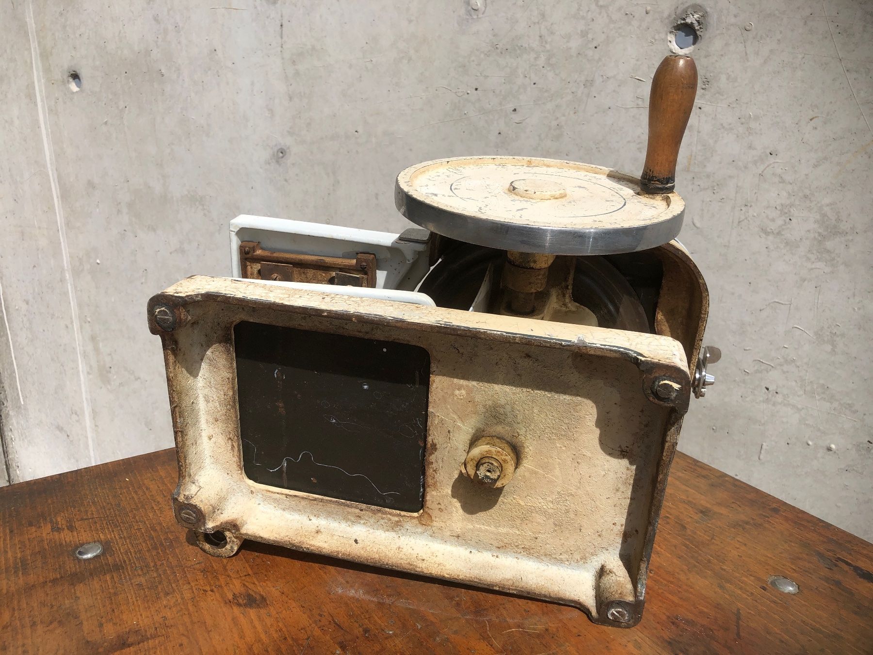 Elettrodomestici da cucina: Antike Aufschnittmaschine, Graff 14, Eisen & Emaille – Usato da Laufenburg venduto da industrial-silence 9
